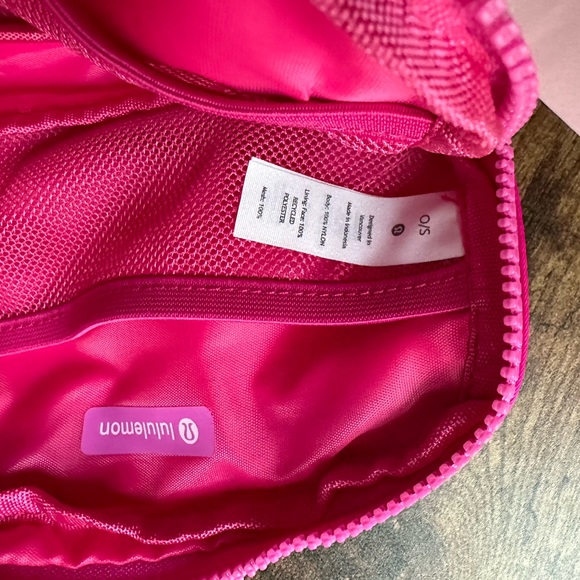 "RARE COLOR" BRAND NEW LULULEMON EVERYWHERE BELT BAG 1L - Picture 12 of 13